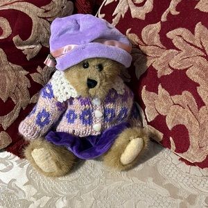 Boyds Bears and Friends: Presents Bailey Bear
